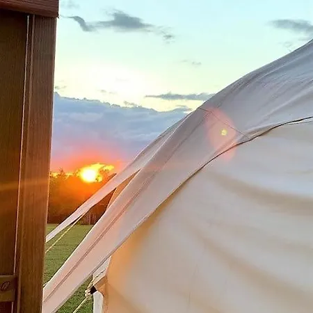 Le Castelat De Julienna Couette-café