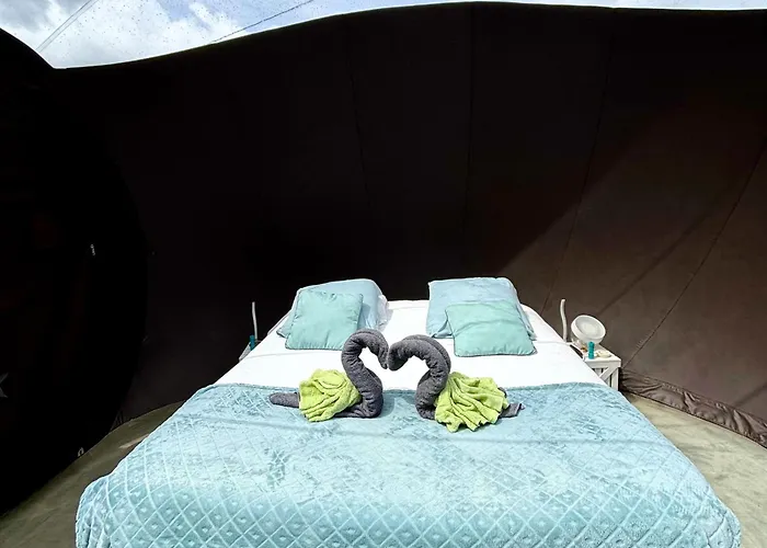 Le Castelat De Julienna Bed and Breakfast 3*